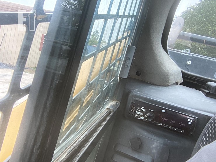 2021-caterpillar-299d3-image-22