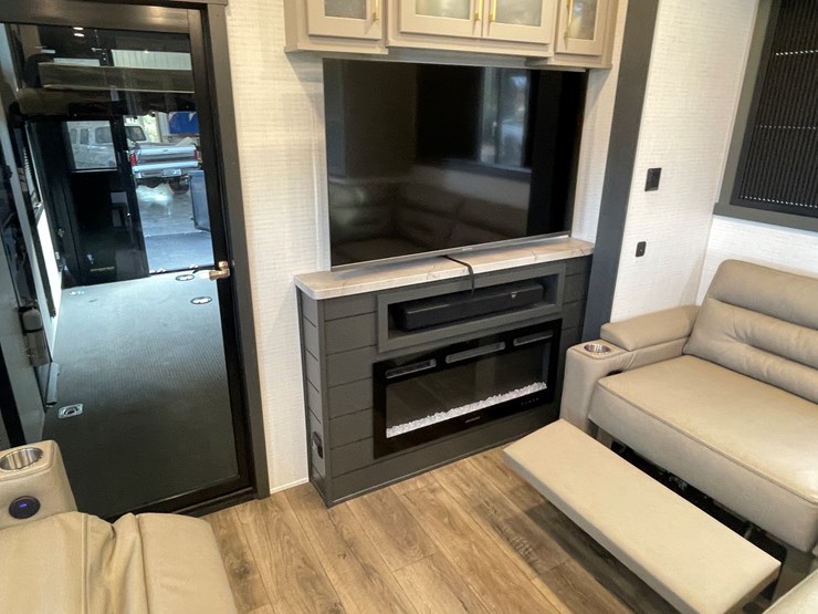 #4502-•-2025-forest-river-xlr-nitro-lux-toy-hauler-(wi-title)-image-78