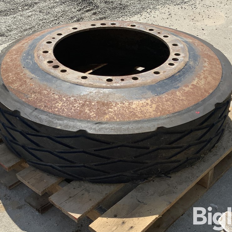 Challenger 65 Tire/Wheel Assembly