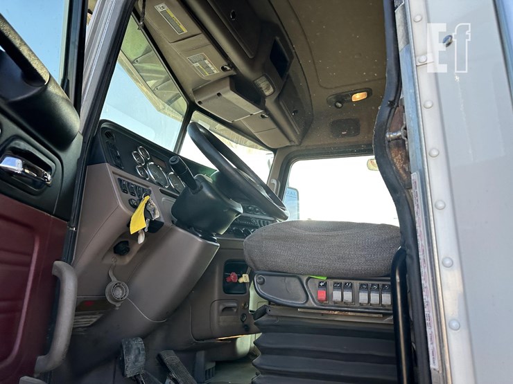 2014-peterbilt-386-image-21