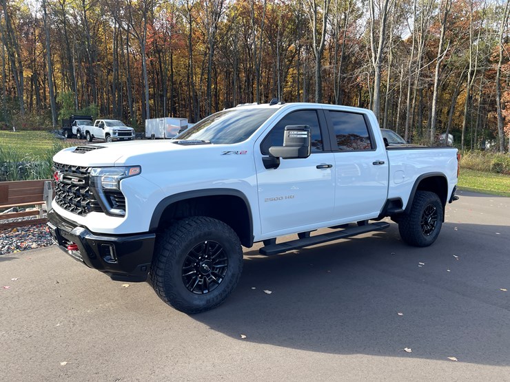 2025-chevrolet-silverado-image-1