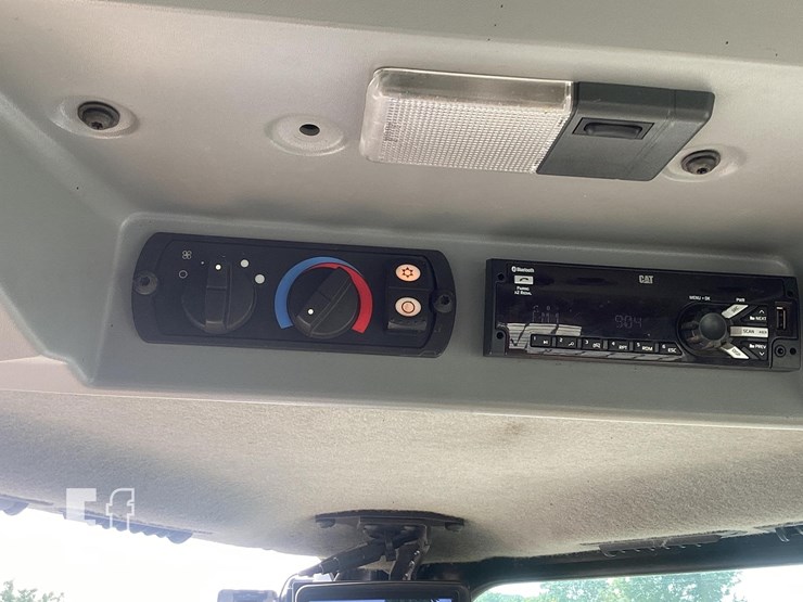 2018-caterpillar-d7e-image-24