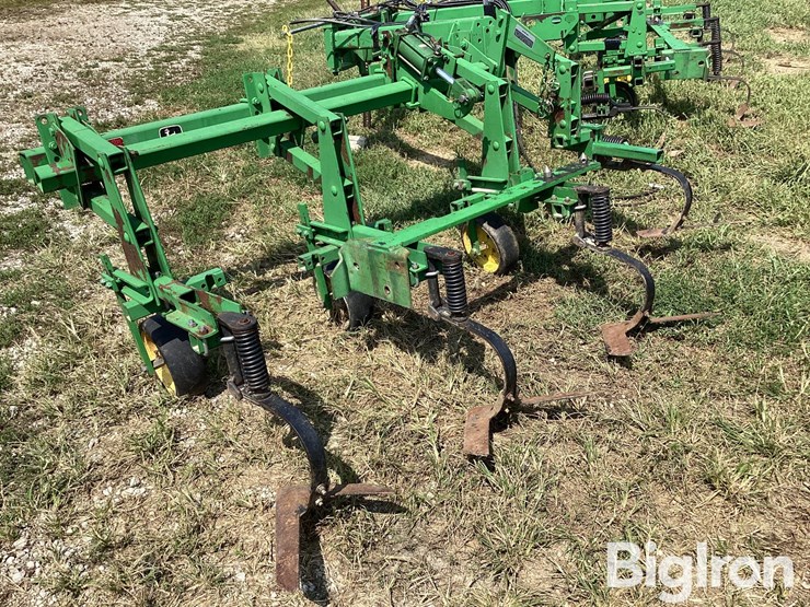 john-deere-725-image-13