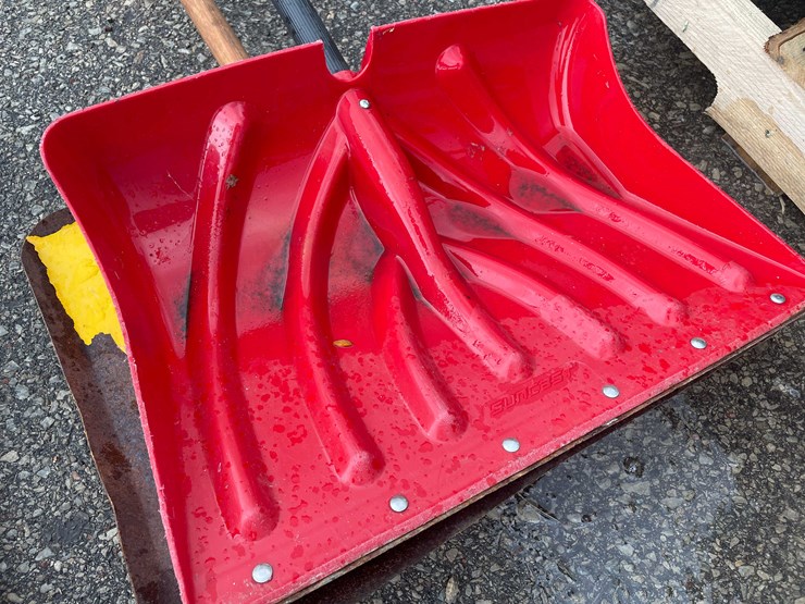 #14059-•-(2)-snow-shovels-(o4)-image-2