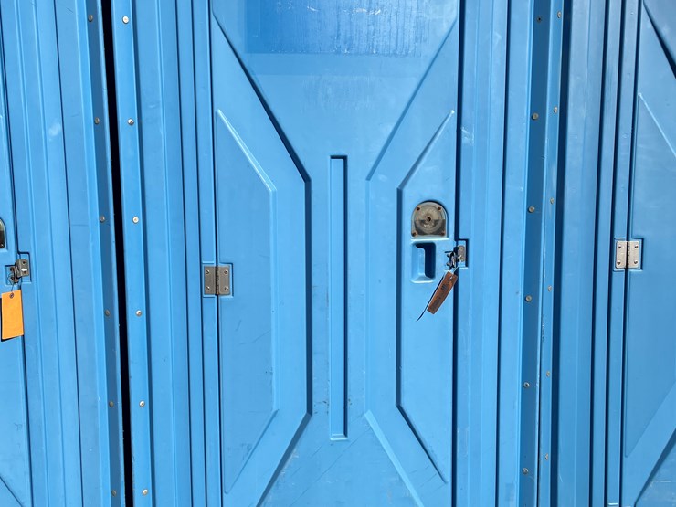 #5663-•-satellite-ind.-inc.-porta-potty-image-1