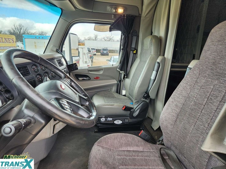 2018-peterbilt-579-image-35