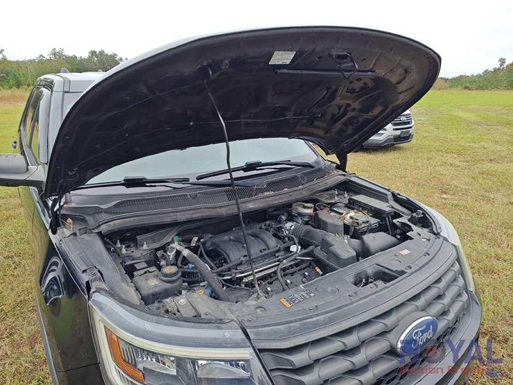 2018-ford-explorer-image-35