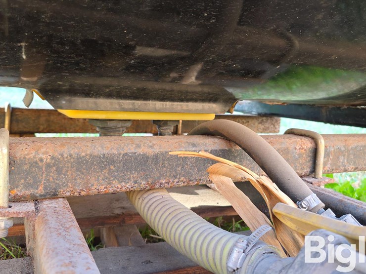 300-gal-front-mount-poly-tank-image-13