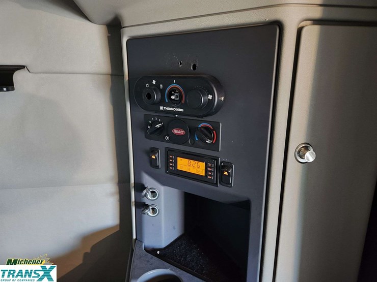 2018-peterbilt-579-image-38