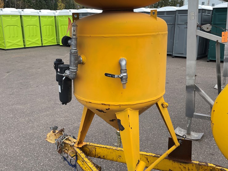 #4514-•-ingersoll-rand-gyro-flo-160cfm-portable-air-compressor-sand-blaster-image-13