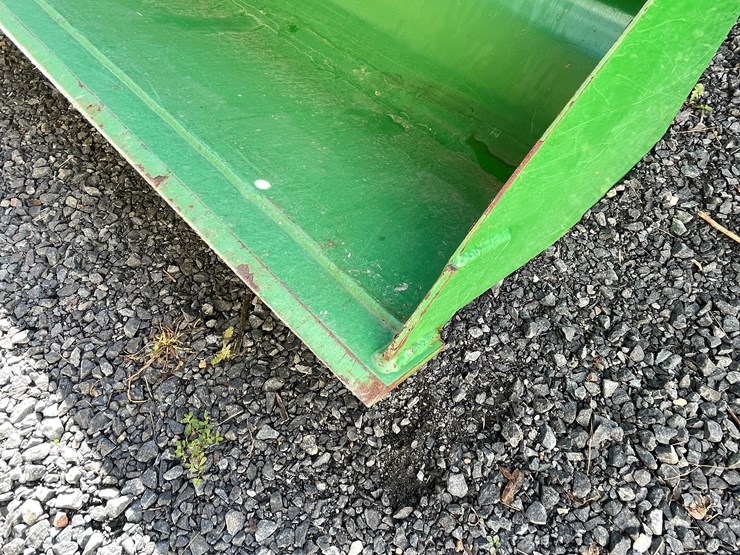 2024-john-deere-1025r-image-10