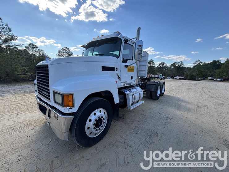 2017-mack-chu613-image-1