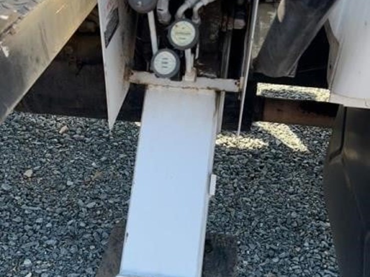 2005-international-durastar-4300-image-7