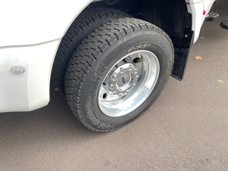 2023-ford-f450-platinum-image-26