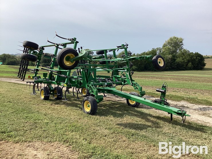 2010-john-deere-2210-image-3