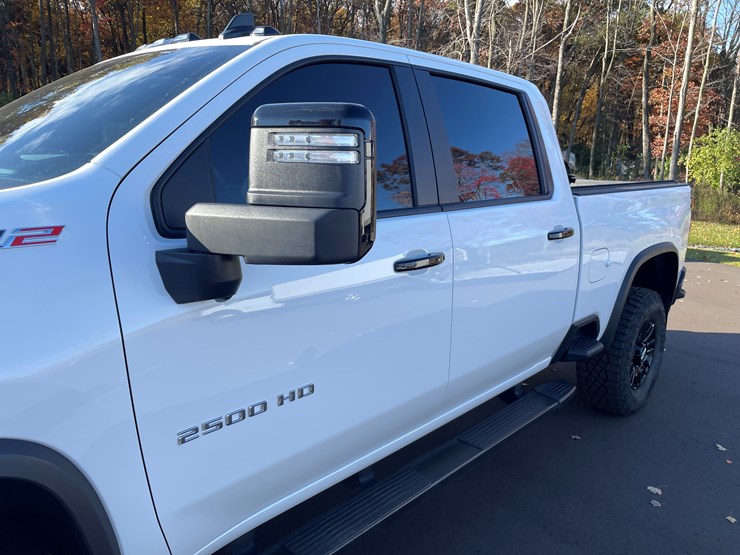 2025-chevrolet-silverado-image-26