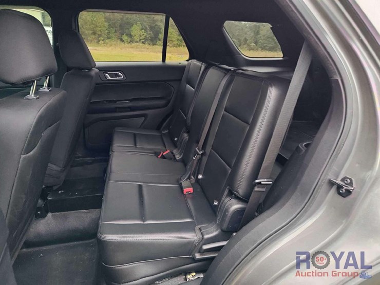 2016-ford-explorer-image-28