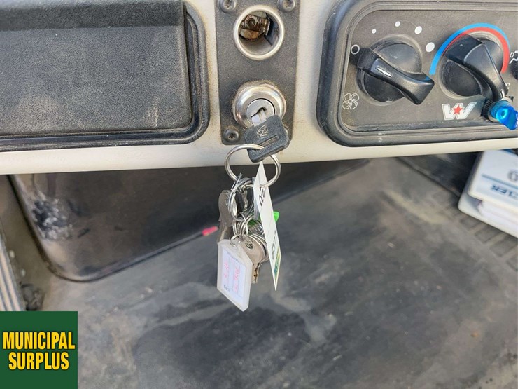 2015-western-star-4700-image-13