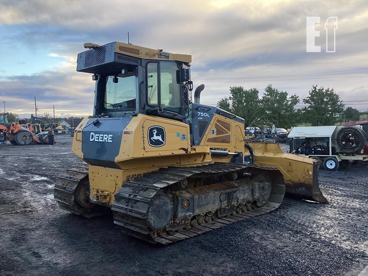 2021-deere-750l-image-4