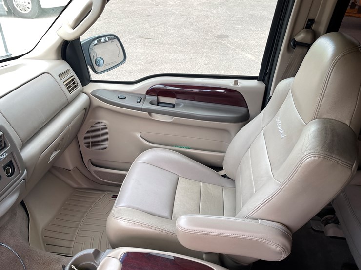 2003-ford-excursion-image-75