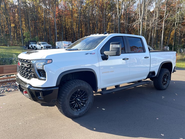 2025-chevrolet-silverado-image-2