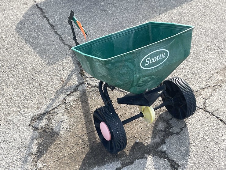 #14024-•-pull-type-lawn-spreader-(o3)-image-3