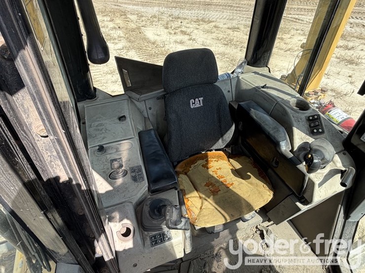 2013-caterpillar-d6n-lgp-image-14