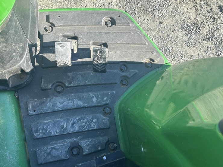 2015-john-deere-4044m-image-10