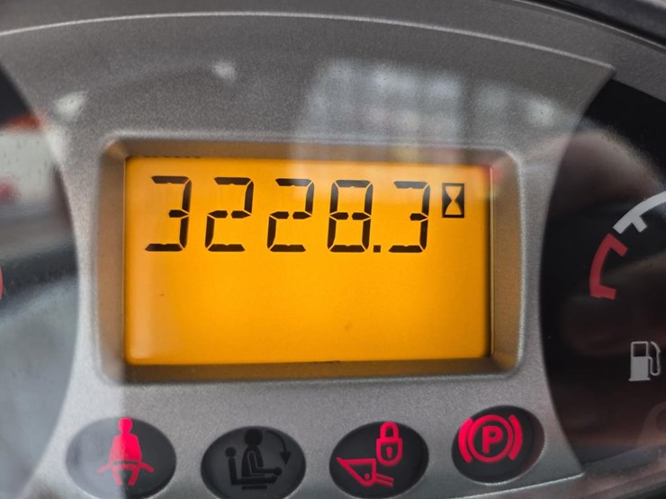 2019-bobcat-t740-image-42