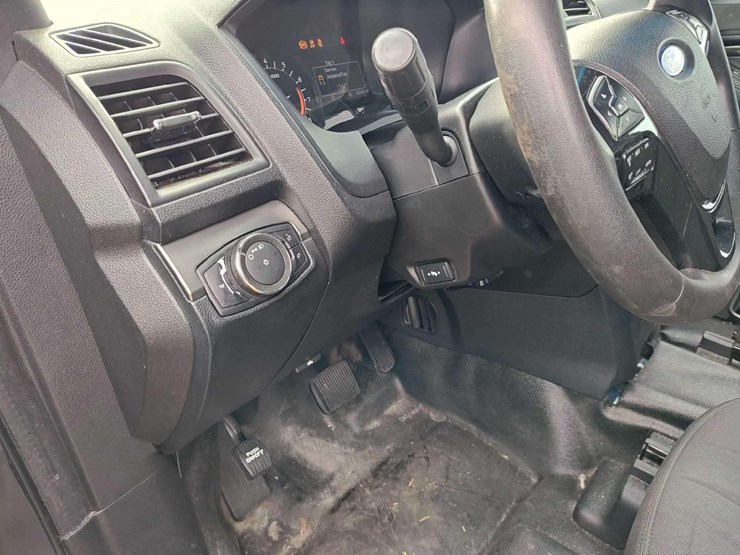 2016-ford-explorer-image-23