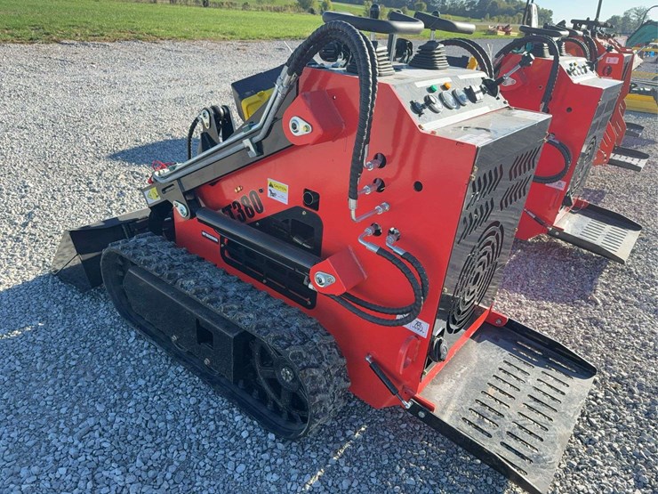 future-ft380r-skid-steer-loader---23hp,-660lbs-operating-load,-0.15m³-bucket-image-6