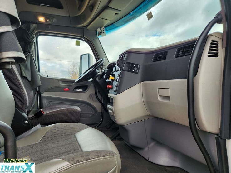 2018-peterbilt-579-image-42