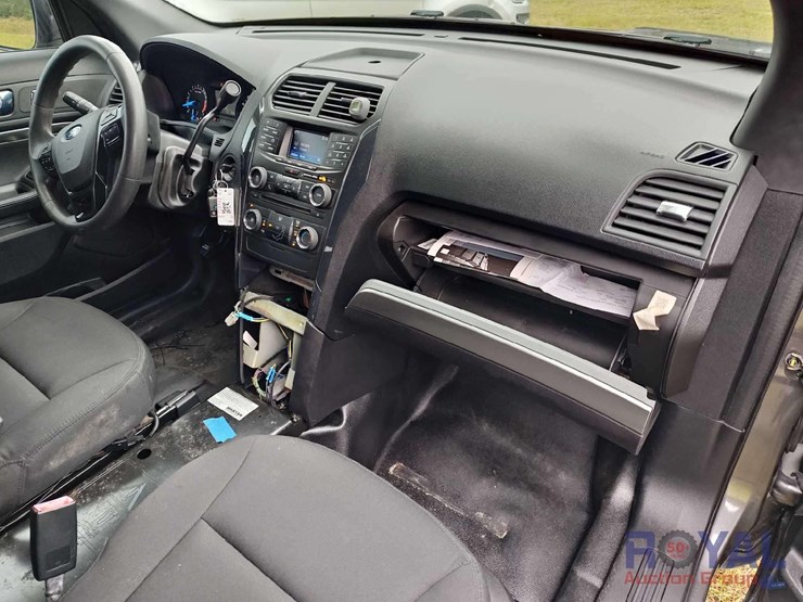 2017-ford-explorer-image-4