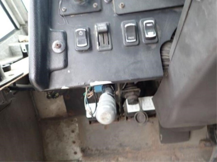 2015-freightliner-mt55-image-21