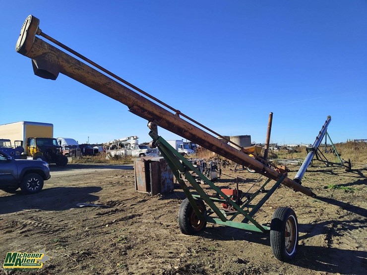 non-operable-gas-driven-mobile-grain-auger-image-3