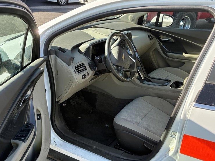 2014-chevrolet-volt-hatchback-image-15