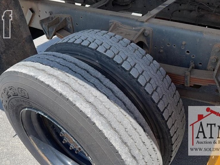 2004-international-durastar-4200-image-13