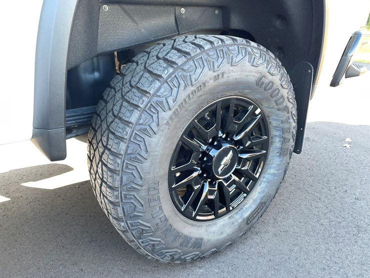 2025-chevrolet-silverado-image-31