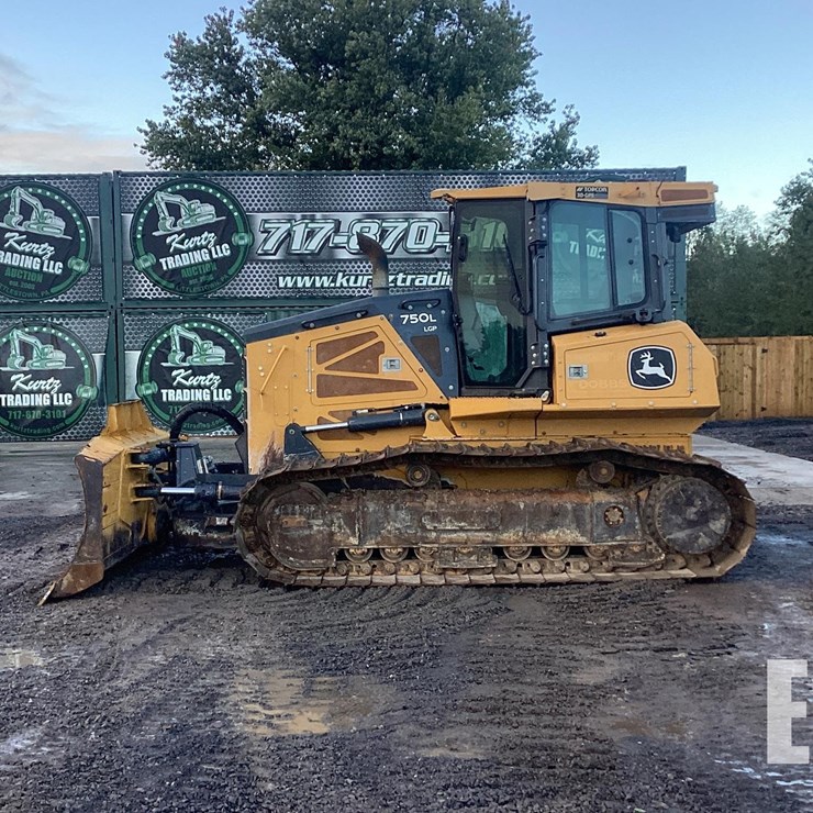 2021 DEERE 750L
