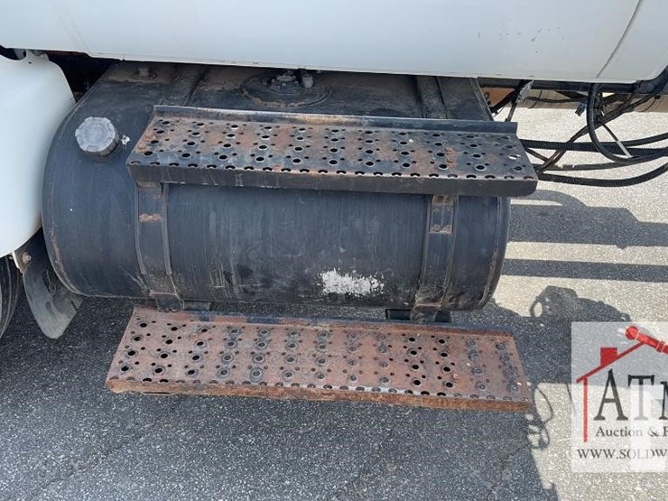 2007-ford-f750-image-11