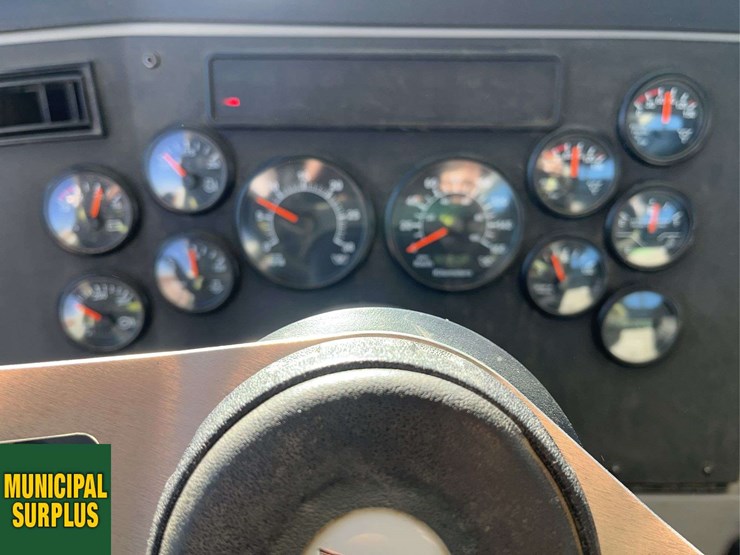 2015-western-star-4700-image-12