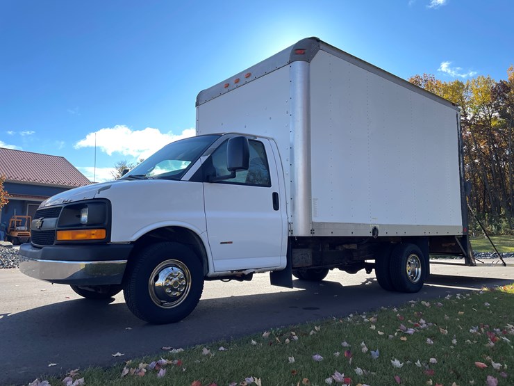 2007-chevrolet-g3500-image-1