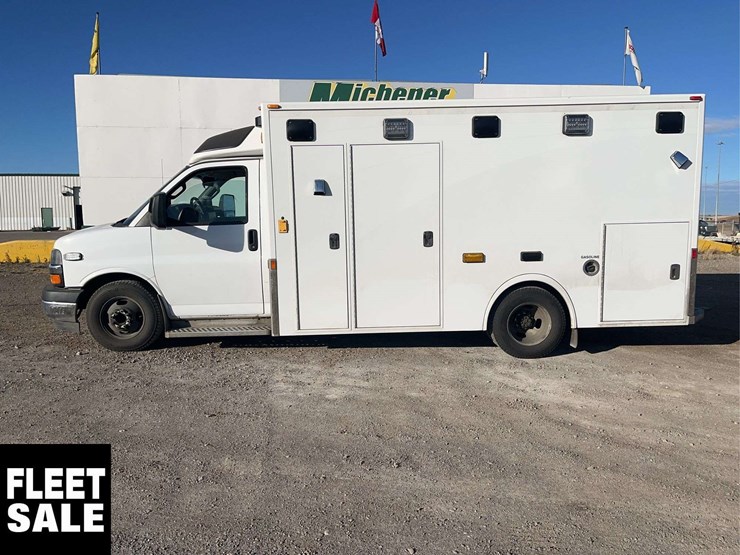 2017-chevrolet-express-s/a-ambulance-image-2