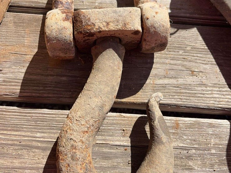 large-swivel-hook-image-2