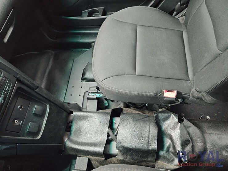 2016-ford-explorer-image-19