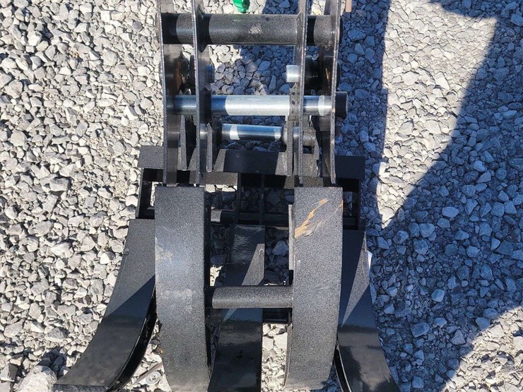 mini-excavator-grapple.-image-1