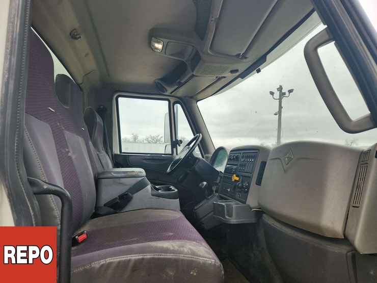 2016-international-durastar-4300-image-32