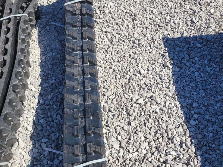 mini-skid-steer-or-excavator-tracks-image-2