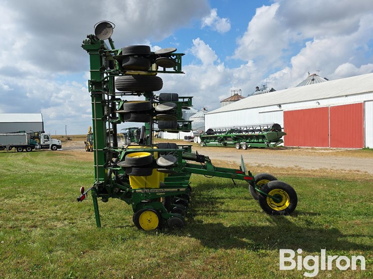 john-deere-7300-image-8