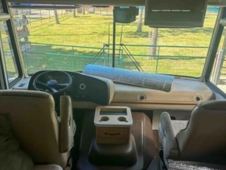 1998-pace-arrow-motor-home-image-7